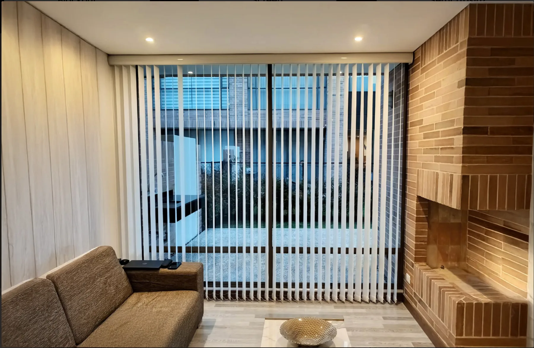 Persiana Vertical — Safra / Graniti